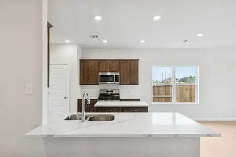 649 Woodhaven Lakes Drive La Marque TX 77568