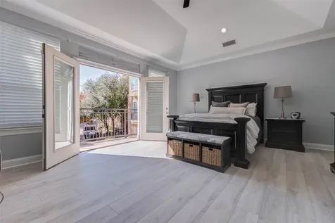 28 Versante Court Houston TX 77070