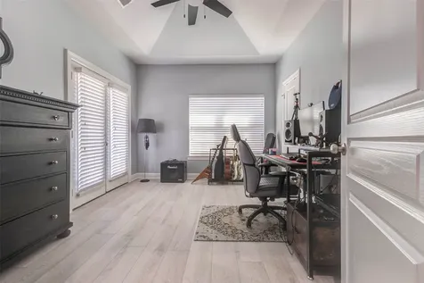 28 Versante Court Houston TX 77070