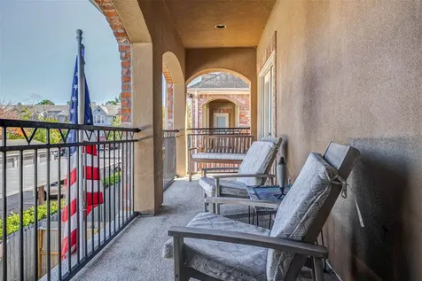 28 Versante Court Houston TX 77070