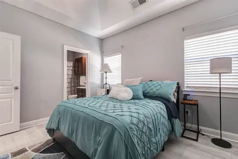 28 Versante Court Houston TX 77070