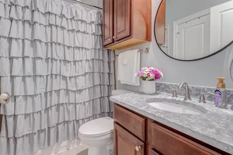 28 Versante Court Houston TX 77070