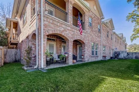 28 Versante Court Houston TX 77070
