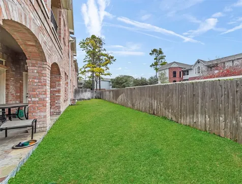 28 Versante Court Houston TX 77070