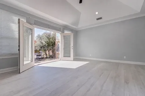 28 Versante Court Houston TX 77070
