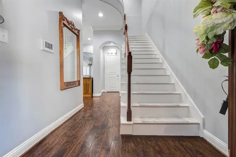 28 Versante Court Houston TX 77070