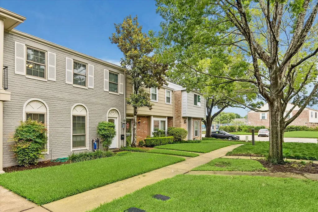 1349 Country Place Drive 103 Houston TX 77079