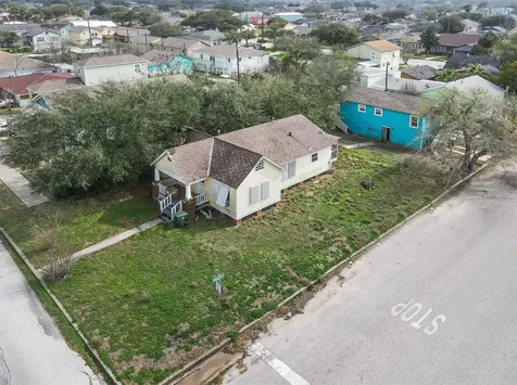 5127 Bernardo De Galvez Galveston TX 77551