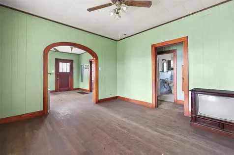 5127 Bernardo De Galvez Galveston TX 77551