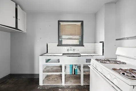 5127 Bernardo De Galvez Galveston TX 77551