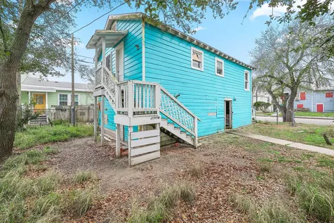 5127 Bernardo De Galvez Galveston TX 77551