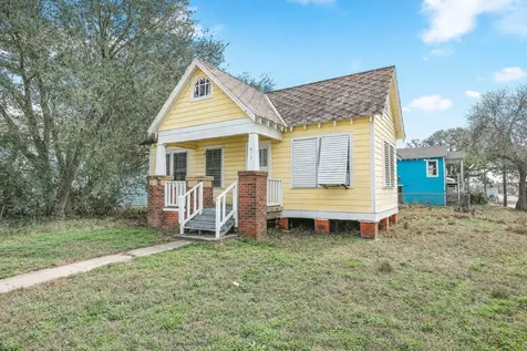 5127 Bernardo De Galvez Galveston TX 77551