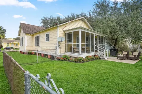 5127 Bernardo De Galvez Galveston TX 77551