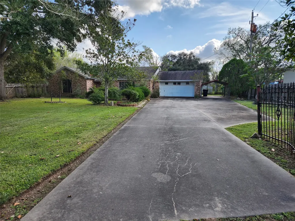 2200 Golden Avenue Bay City TX 77414