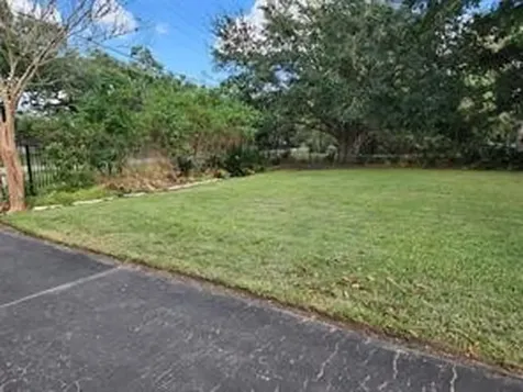 2200 Golden Avenue Bay City TX 77414