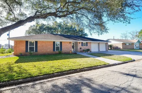 2624 Del Monte Avenue Bay City TX 77414