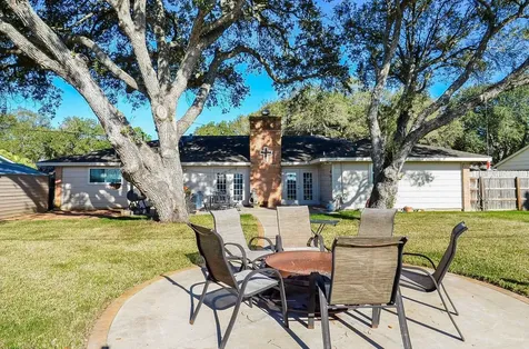 2624 Del Monte Avenue Bay City TX 77414
