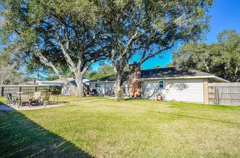 2624 Del Monte Avenue Bay City TX 77414