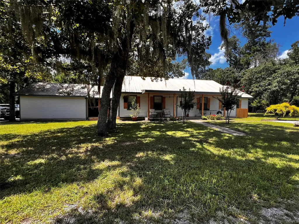 25 Ridge Top Drive Huntsville TX 77320