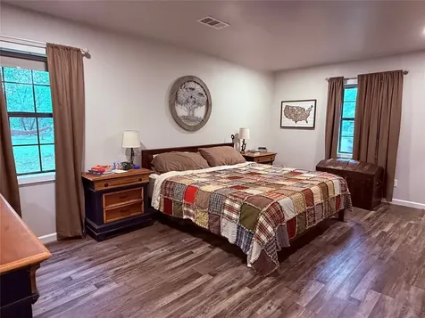 25 Ridge Top Drive Huntsville TX 77320