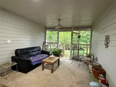 25 Ridge Top Drive Huntsville TX 77320