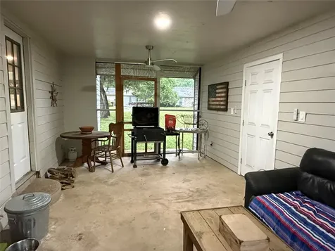 25 Ridge Top Drive Huntsville TX 77320