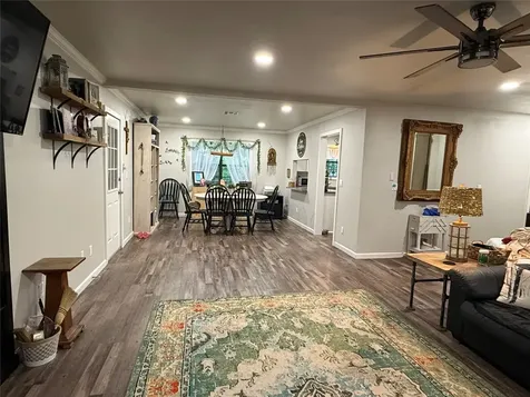 25 Ridge Top Drive Huntsville TX 77320
