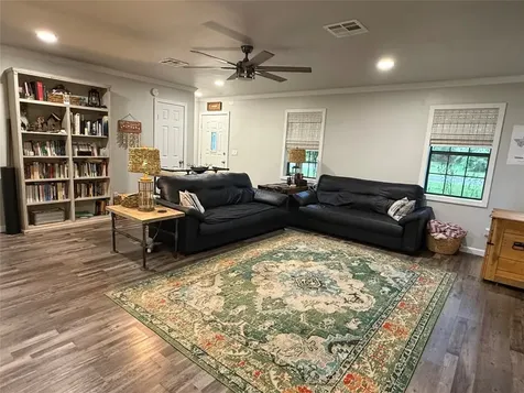 25 Ridge Top Drive Huntsville TX 77320
