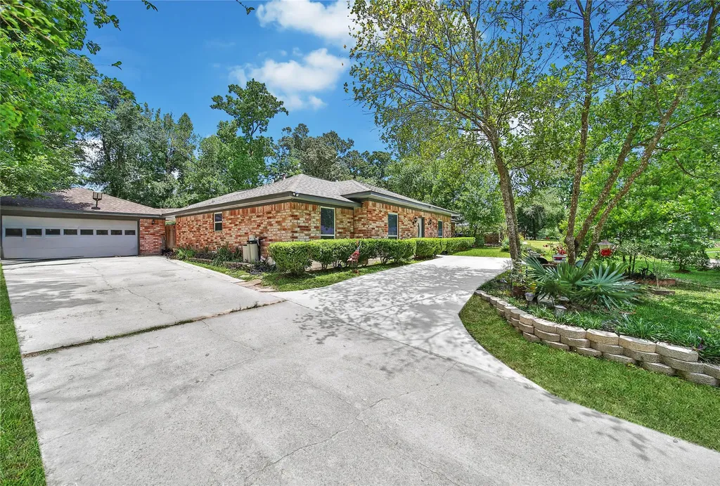 2668 S Woodloch Street Woodloch TX 77385
