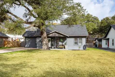 711 4th Street Sealy TX 77474