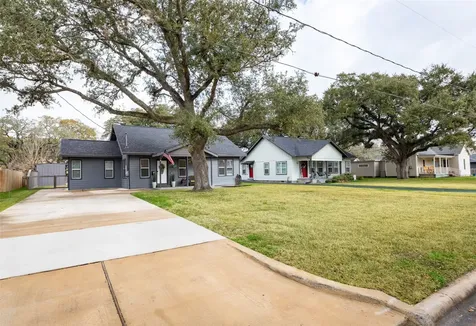 711 4th Street Sealy TX 77474