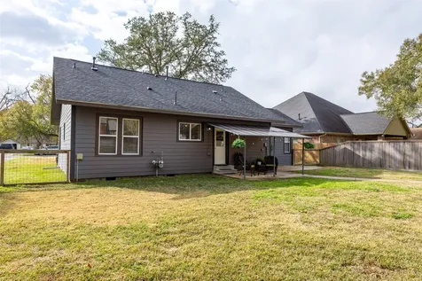 711 4th Street Sealy TX 77474