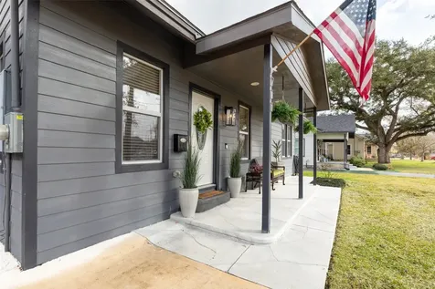 711 4th Street Sealy TX 77474