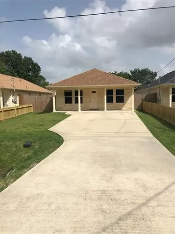319 Kansas Street Bacliff TX 77518