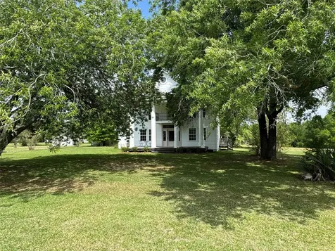 27 Cotton Bayou Circle Cove TX 77523