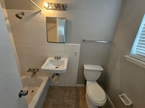 1806 W Main Street 8 Houston TX 77098