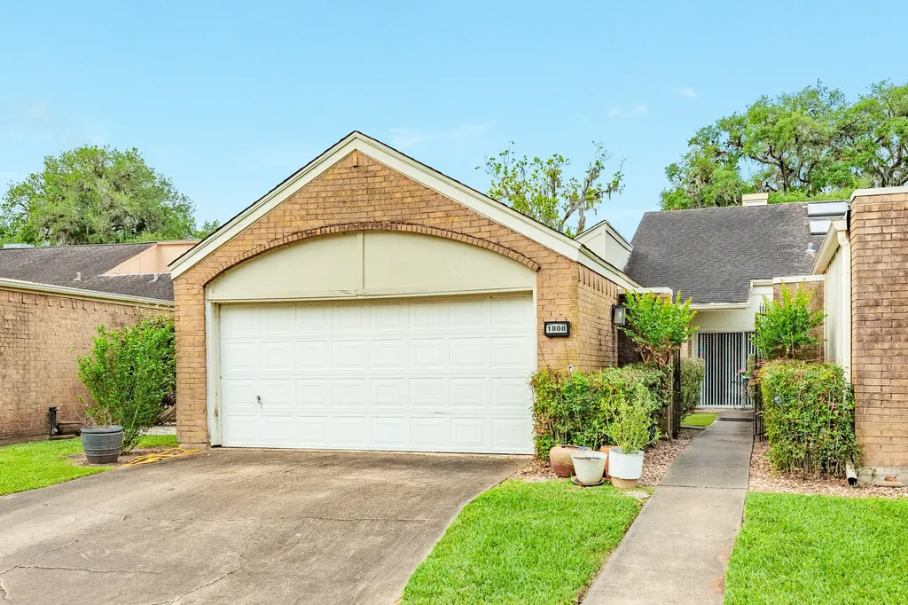1808 Veranda Drive West Columbia TX 77486