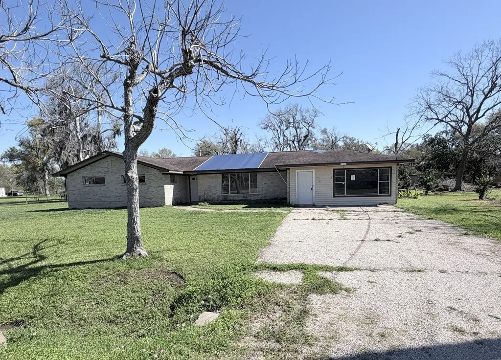 419 Lee Avenue Jones Creek TX 77541