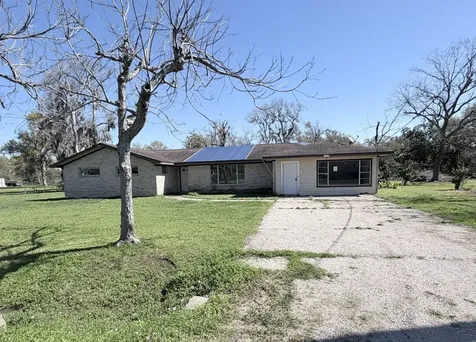 419 Lee Avenue Jones Creek TX 77541