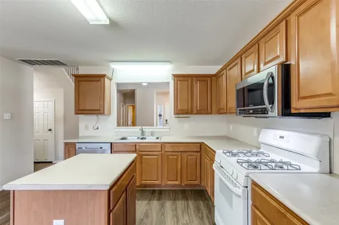 5043 Hartson Kyle TX 78640