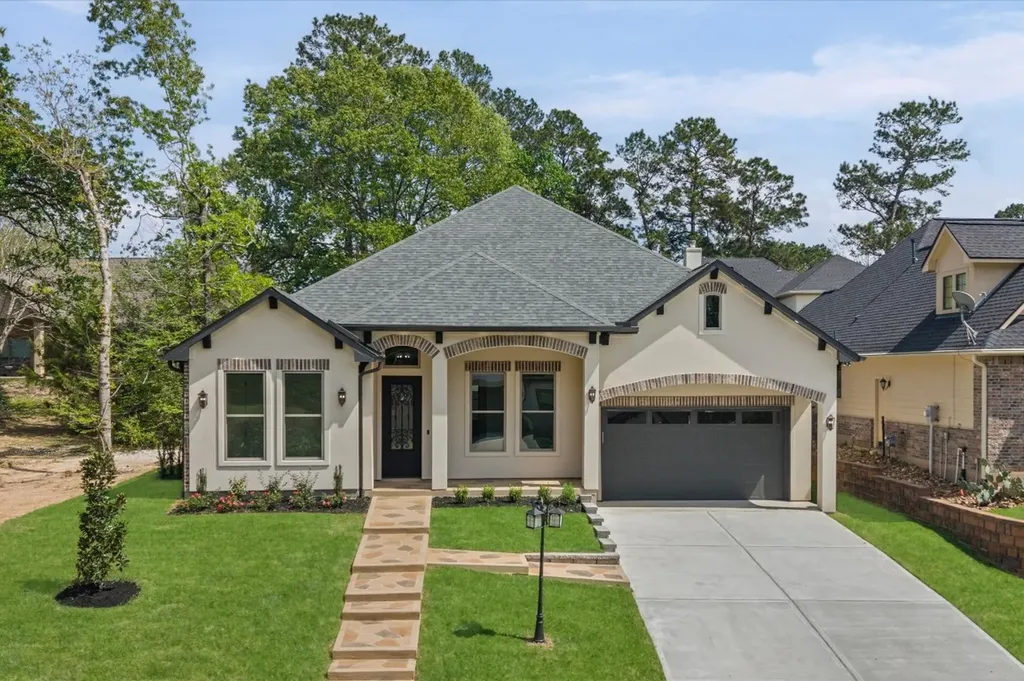 205 Blue Hill Drive Montgomery TX 77356