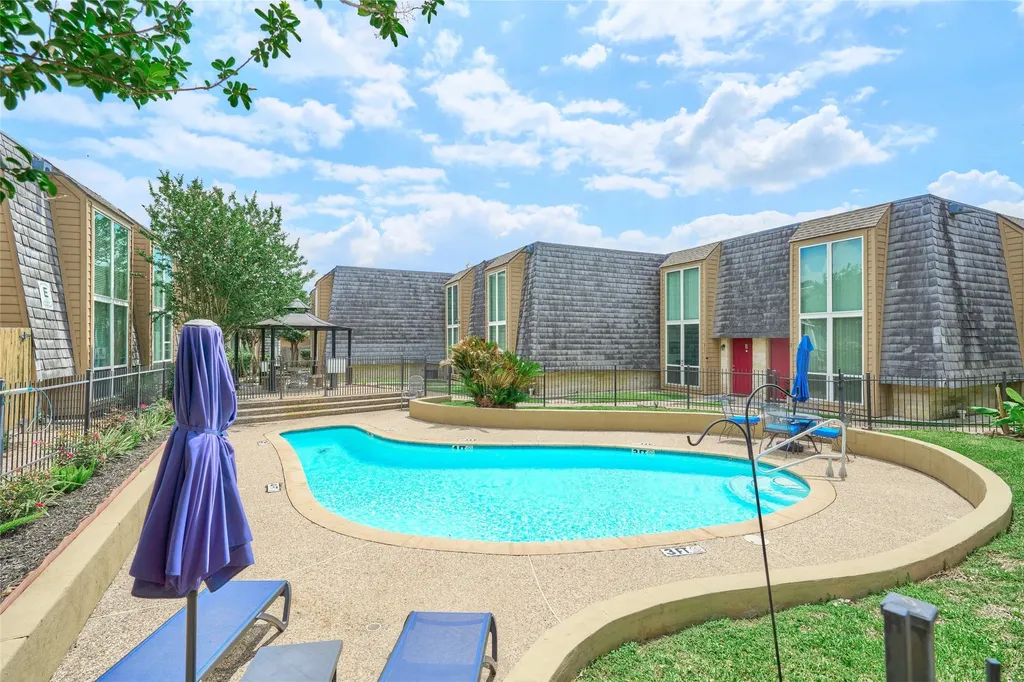 16120 Stuebner Airline Road 212 Spring TX 77379