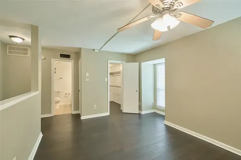 16120 Stuebner Airline Road 212 Spring TX 77379