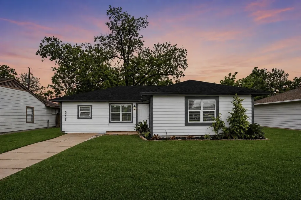 5759 Belneath Street Houston TX 77033