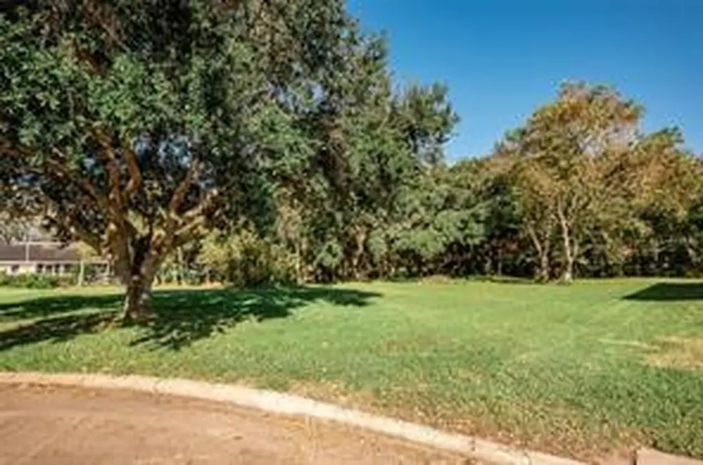 4 Stoneybrook Lane Bay City TX 77414