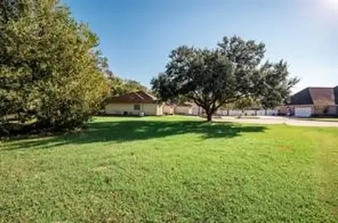 4 Stoneybrook Lane Bay City TX 77414