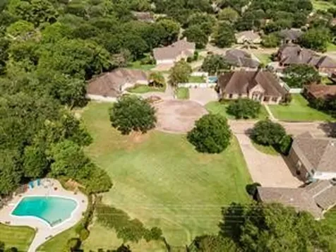 4 Stoneybrook Lane Bay City TX 77414
