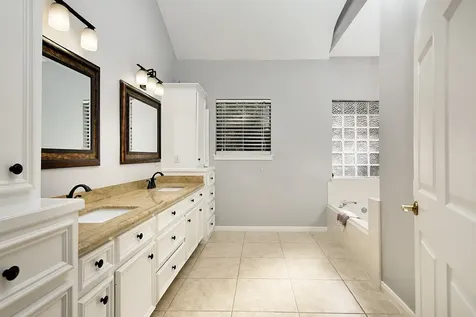 44 Lake Forest Circle Conroe TX 77384