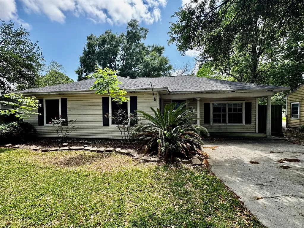 4535 Clermont Avenue Groves TX 77619