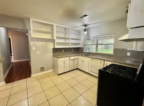 4535 Clermont Avenue Groves TX 77619
